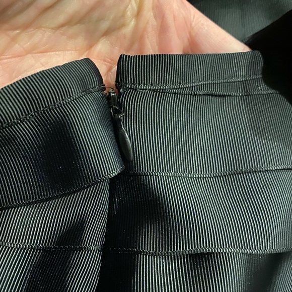 J. McLaughlin Shorts NWT Easton Ribbon Solid Black Size 8 - Picture 4 of 8